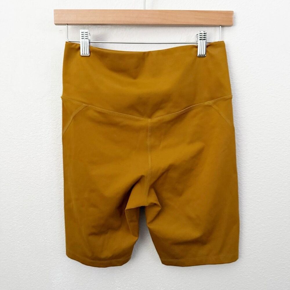 GIRLFRIEND COLLECTIVE | Camel Tan Bicycle Shorts Stretch High Rise | Medium - Picture 4 of 6